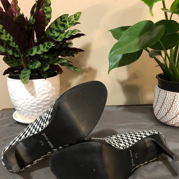 Joanne Mercer Houndstooth Pump - Picture 4 of 4